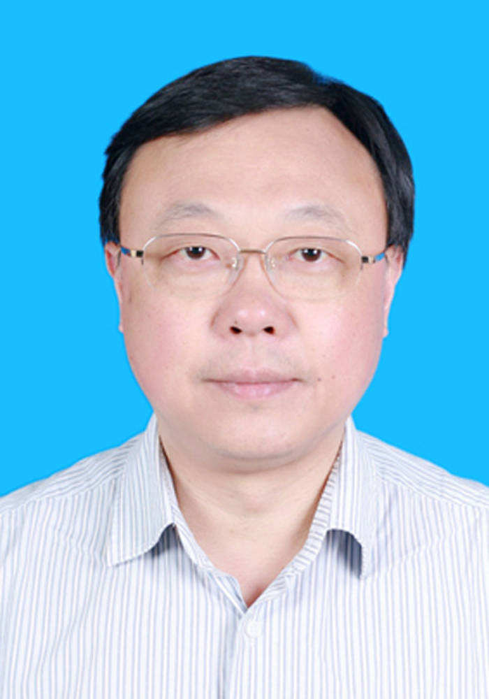李学伟，四川农业大学教授、博导，猪遗传育种专家。