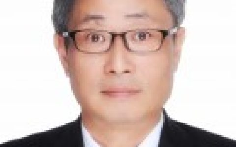 鲁兴萌，浙江大学动物科学院教授、博导，蚕业、 蚕病专家