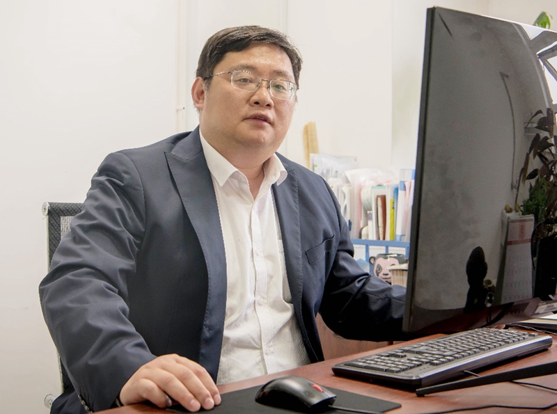 吉挺，扬州大学动物科学院教授、博导，蜜蜂养殖专家。