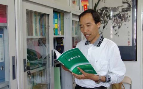 芒来（蒙古族），内蒙古农业大学教授、博导，农学、兽医学双博士