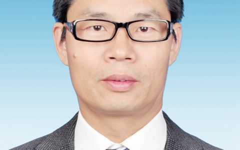 董坤，云南农业大学教授、博导，蜂学系系主任，蜂业专家