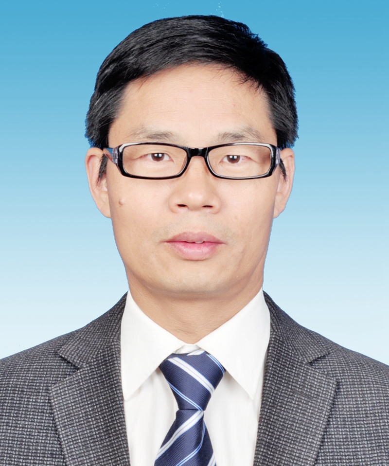 董坤，云南农业大学教授、博导，蜂学系系主任，蜂业专家。