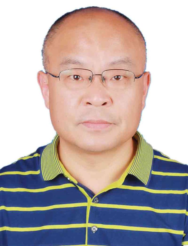 李拥军,江苏射阳人,扬州大学教授、博导,畜禽繁育专家。