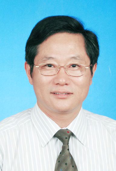 吴圣龙，江苏泰州人，扬州大学研究员、博导，猪病专家。