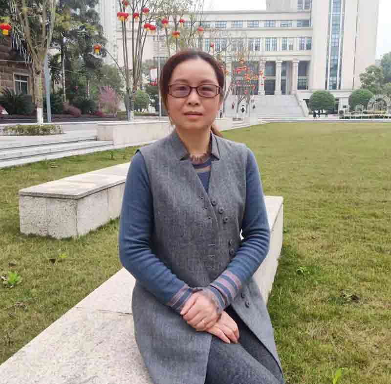 徐红艳（女），湖北石首人，西南大学水产学院教授，水产动物育种专家