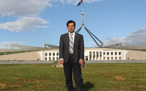 万发春，湖南农业大学教授，牛羊营养专家