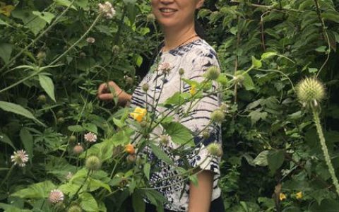 方素栎（女），四川新津人，甘肃农业大学副教授，鹿业专家