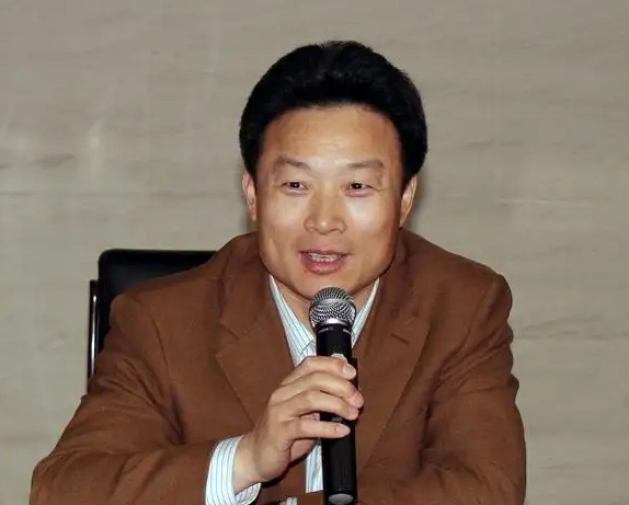 曹华斌,江西农业大学教授、博导,国家执业兽医师,宠物专家。
