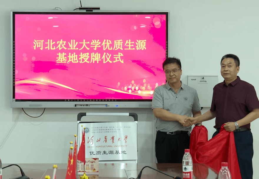 翟向和，河北饶阳人，河北农业大学教授、硕导，中兽药专家