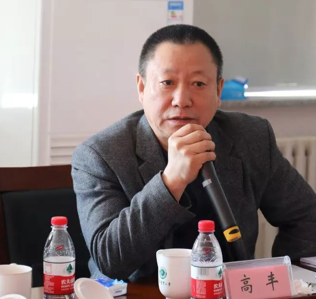 高丰，吉林大安人，吉林大学动物医学院教授、博导。畜禽病毒病专家。