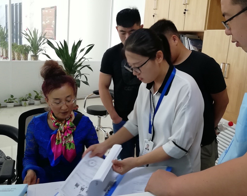 金凤（女，蒙古族），内蒙古农业大学教授、硕导，畜禽业专家。