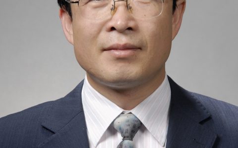 岳占碰，山西保德人，吉林大学教授、博导，畜禽繁育专家