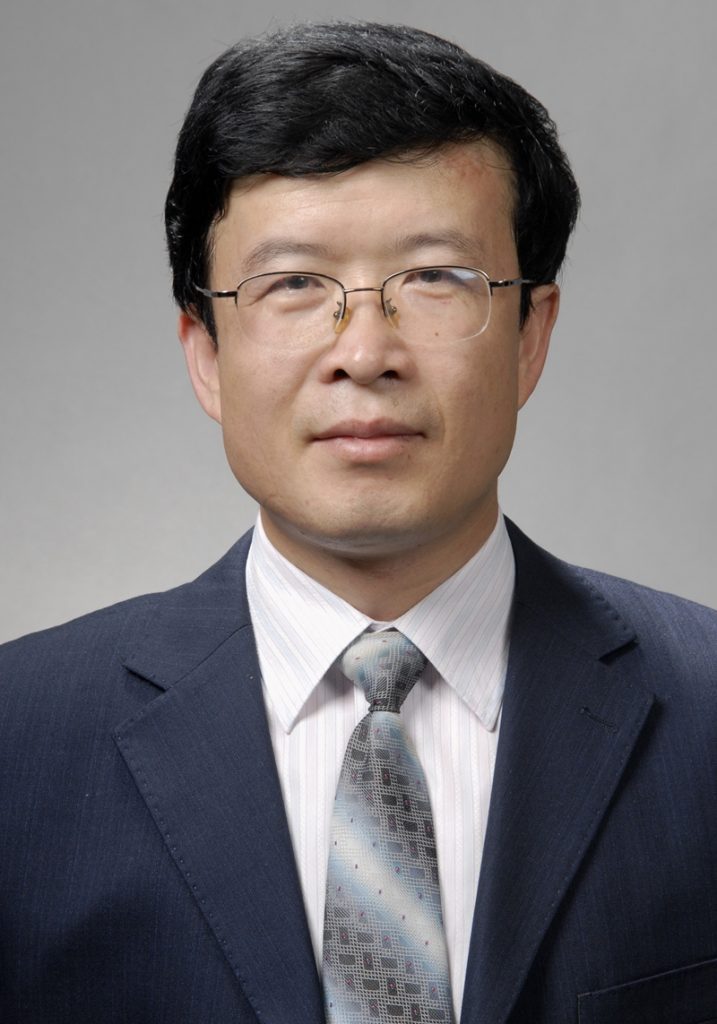 岳占碰,山西保德人,吉林大学教授、博导,畜禽繁育专家。