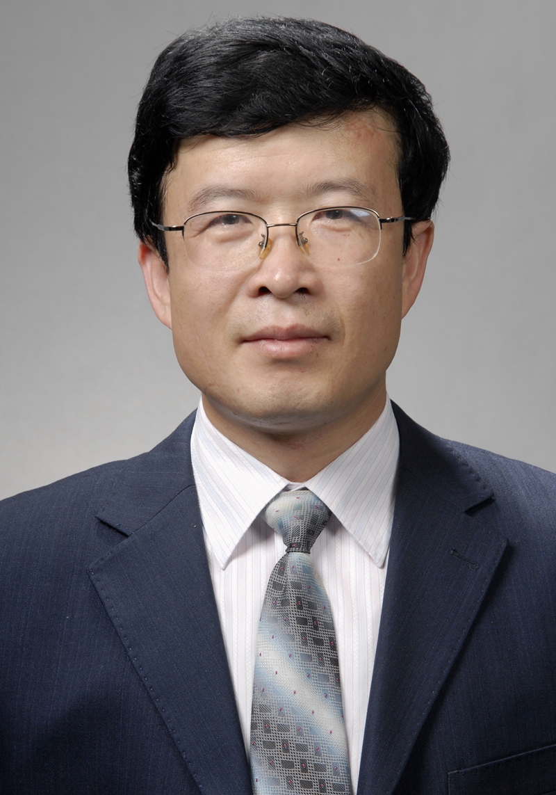 　岳占碰，山西保德人，吉林大学教授、博导。畜禽繁育专家。