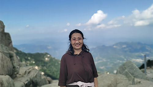 霍鲜鲜(女),内蒙古农业大学教授,硕导,牛羊专家。