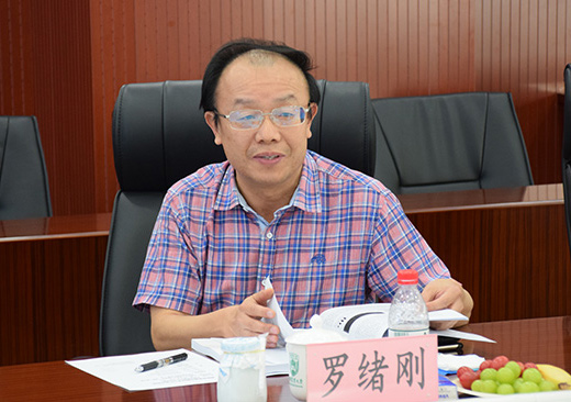 罗绪刚，四川金堂县人，扬州大学研究员、博导。禽业专家。