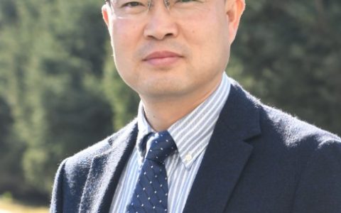 贺文琦，内蒙古呼和浩特人，吉林大学教授、博导，畜禽疫病专家