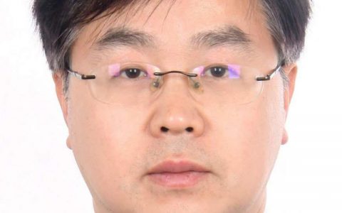 吴小锋，浙江富阳人，浙江大学教授、博导，蚕业专家