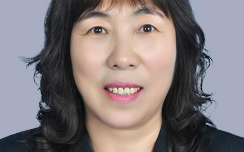 杨银凤（女），内蒙古农业大学教授、博导，牛羊专家