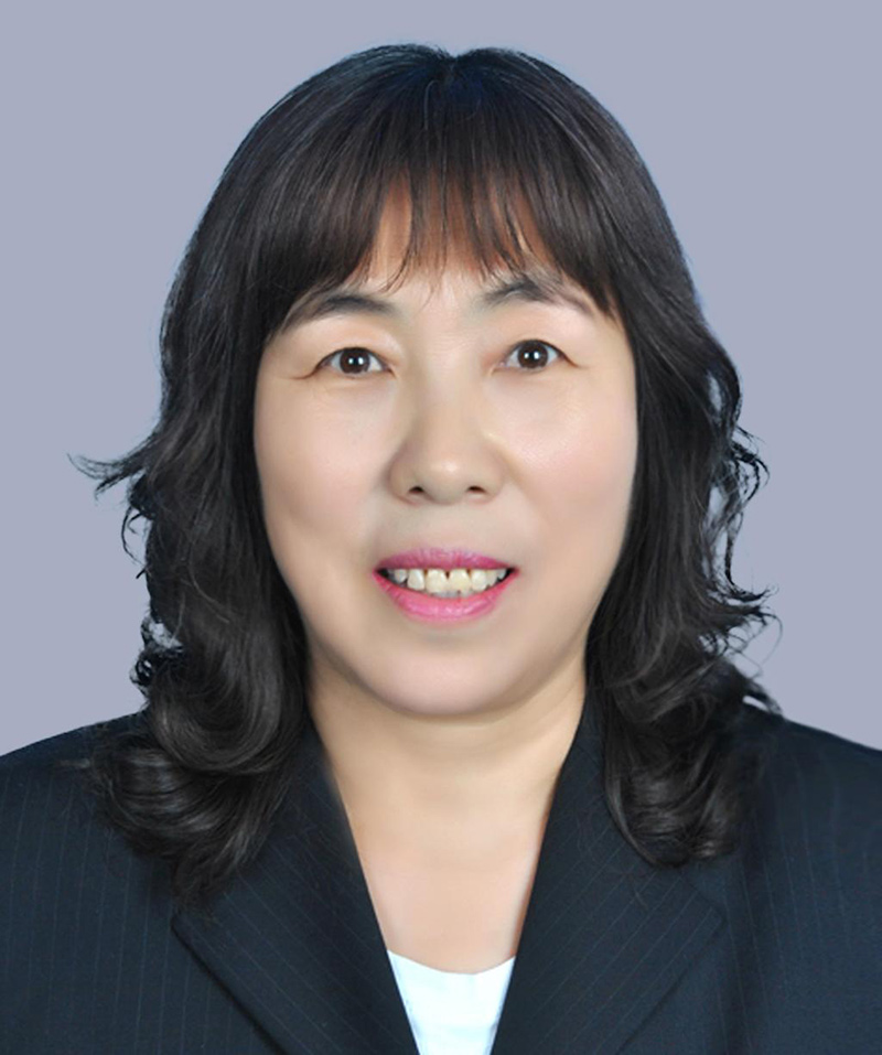杨银凤（女），内蒙古农业大学教授、博导，牛羊专家。