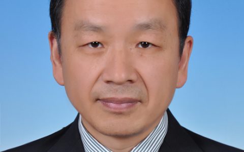 肖立华，湖南华容县人，华南农业大学教授、博导，寄生虫专家